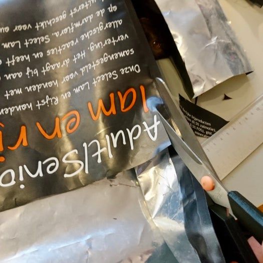 用狗粮袋制作超酷环保钱包教程-第4张图片-趣作屋 用狗粮袋制作超酷环保钱包教程-第4张图片-趣作屋