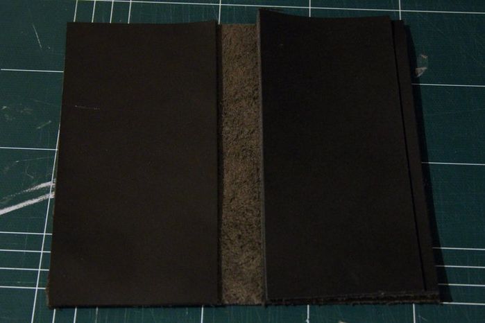 手机钱包二合一DIY教程:用汽车皮革制作个性钱包-第10张图片-趣作屋 手机钱包二合一DIY教程:用汽车皮革制作个性钱包-第10张图片-趣作屋