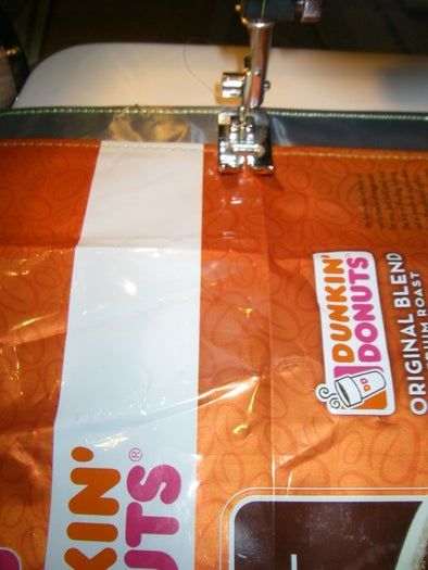 用咖啡袋制作环保又时尚的新型钱包-第19张图片-趣作屋