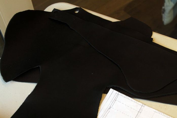 手机钱包二合一DIY教程:用汽车皮革制作个性钱包-第4张图片-趣作屋 手机钱包二合一DIY教程:用汽车皮革制作个性钱包-第4张图片-趣作屋