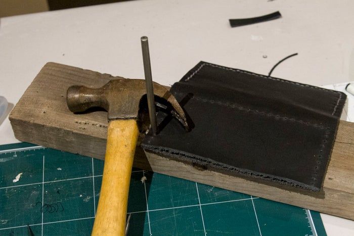 手机钱包二合一DIY教程:用汽车皮革制作个性钱包-第12张图片-趣作屋 手机钱包二合一DIY教程:用汽车皮革制作个性钱包-第12张图片-趣作屋