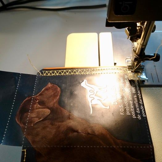 用狗粮袋制作超酷环保钱包教程-第13张图片-趣作屋 用狗粮袋制作超酷环保钱包教程-第13张图片-趣作屋