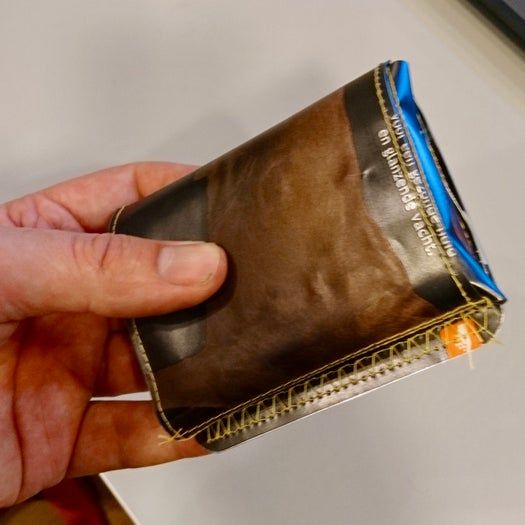 用狗粮袋制作超酷环保钱包教程-第21张图片-趣作屋 用狗粮袋制作超酷环保钱包教程-第21张图片-趣作屋