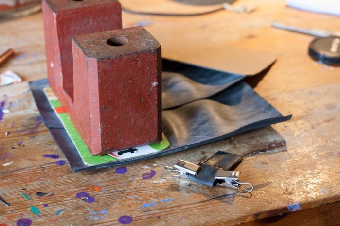 废旧自行车内胎DIY手机翻盖保护壳教程-第6张图片-趣作屋 废旧自行车内胎DIY手机翻盖保护壳教程-第6张图片-趣作屋