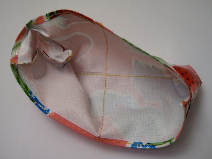 一小时内学会制作对折油布钱包-第23张图片-趣作屋